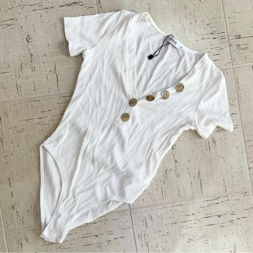 Formula Ribbed White V-Neck Onesie Bodysuit Metal Button Top Short Sleeve S - Picture 2 of 4